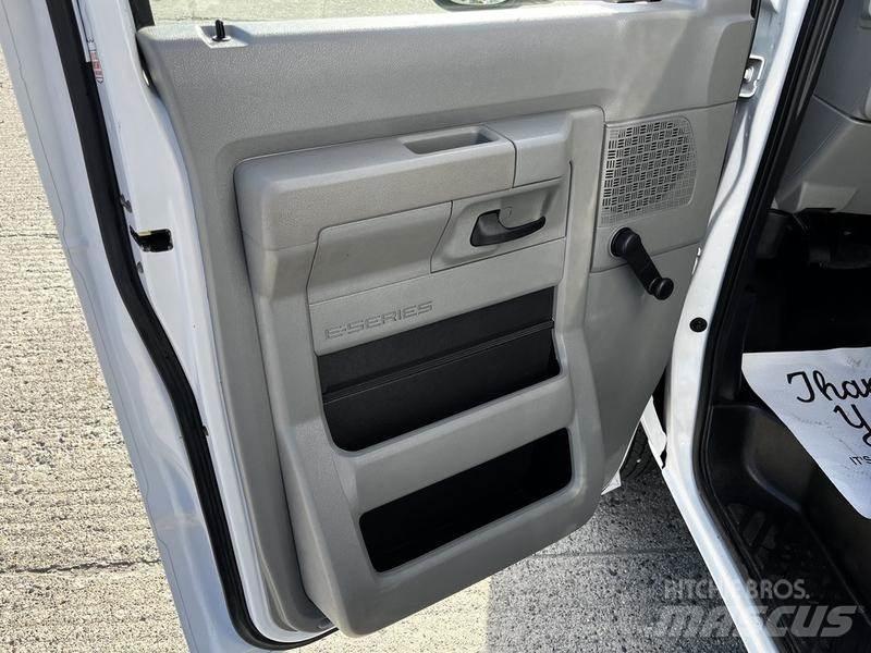 Ford Econoline 패널 화물차