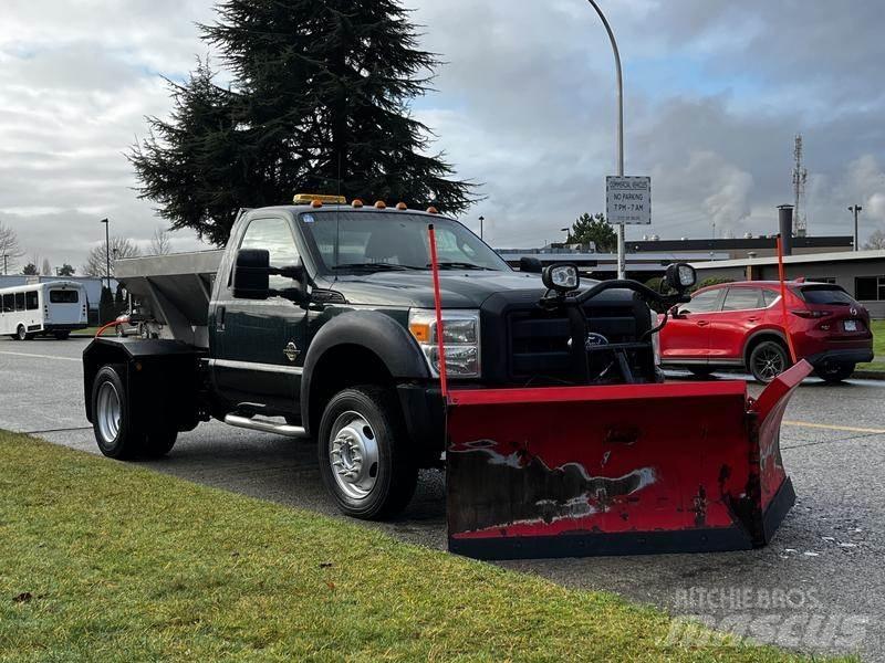 Ford F-550 제설 블레이드 및 제설기