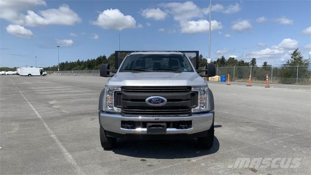 Ford F-550 플랫베드/드롭사이드 트럭