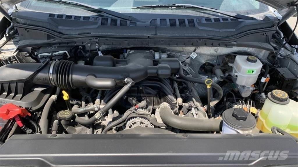Ford F-550 플랫베드/드롭사이드 트럭