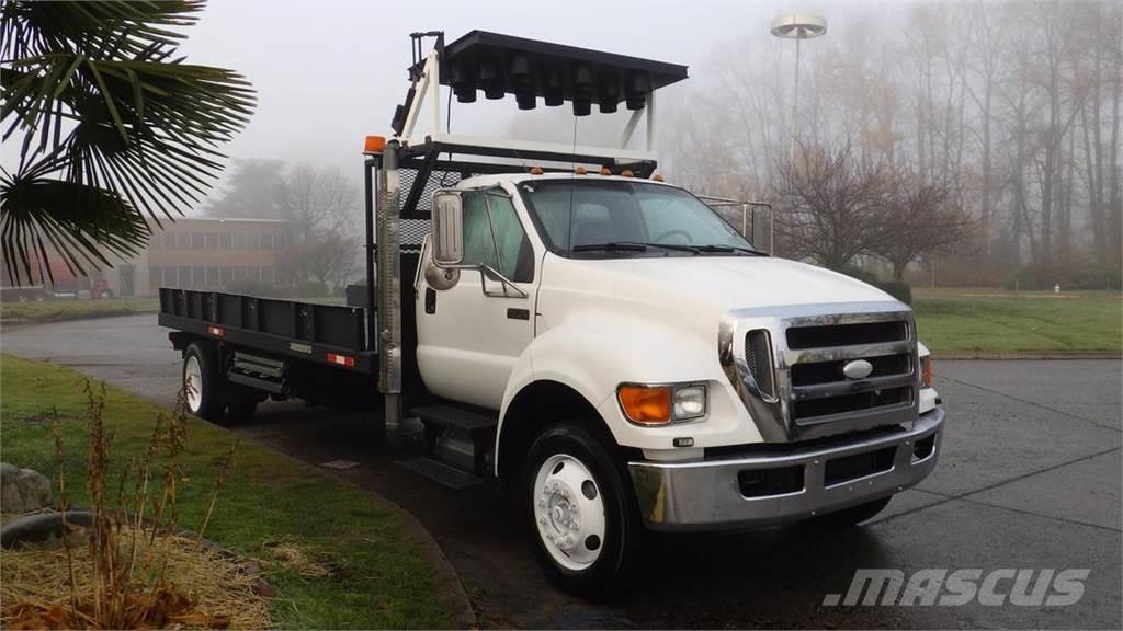 Ford F-750 플랫베드/드롭사이드 트럭