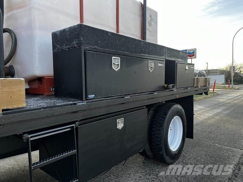 Ford F-750 플랫베드/드롭사이드 트럭