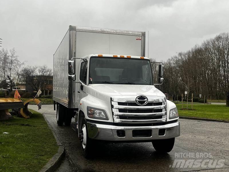 Hino 338 패널 화물차
