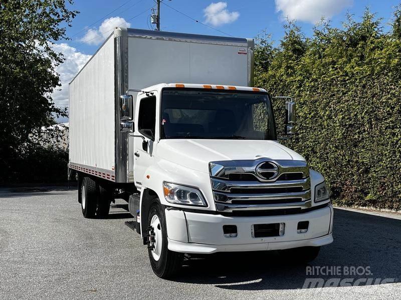 Hino 338 패널 화물차