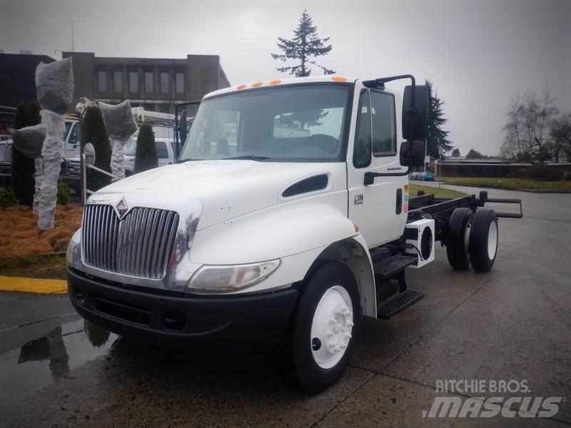 International 4300 새시 운전실 트럭