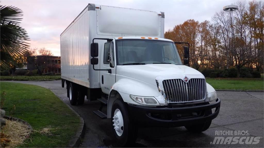 International 4300 패널 화물차