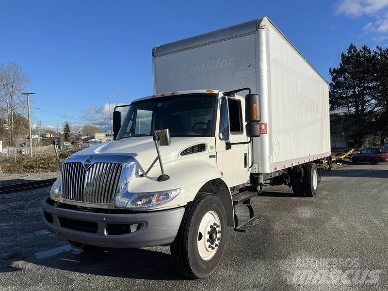 International 4300 패널 화물차