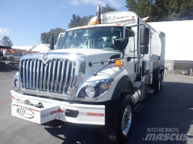 International 7400 폐기물 수거 트럭