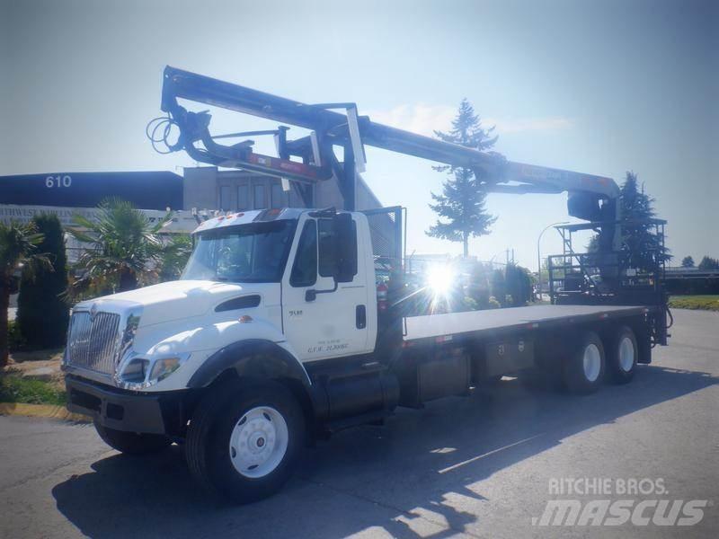 International 7500 크레인 트럭