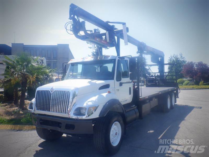 International 7500 크레인 트럭