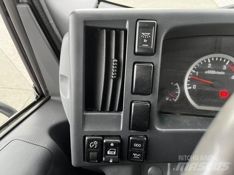 Isuzu NPR 패널 화물차