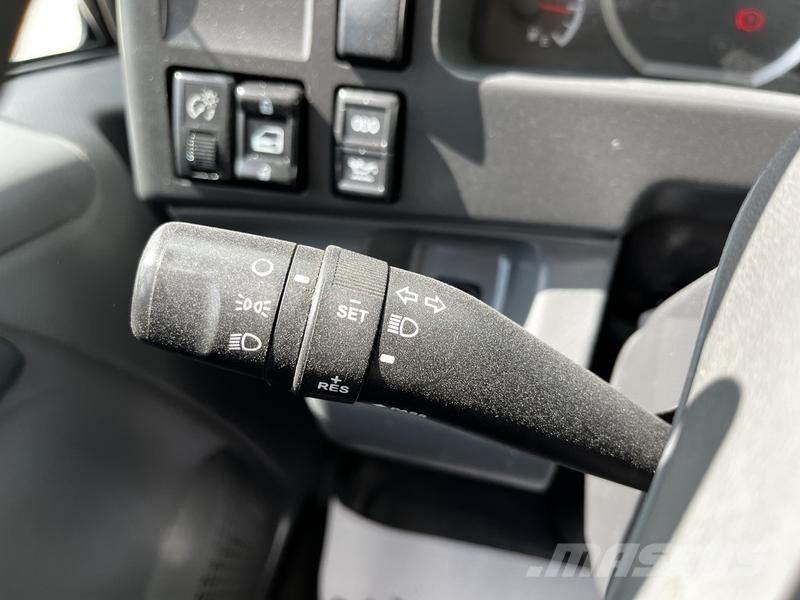 Isuzu NQR 패널 화물차