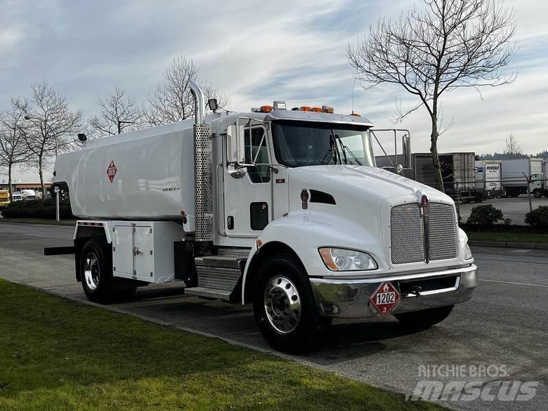 Kenworth T300 탱커 트럭