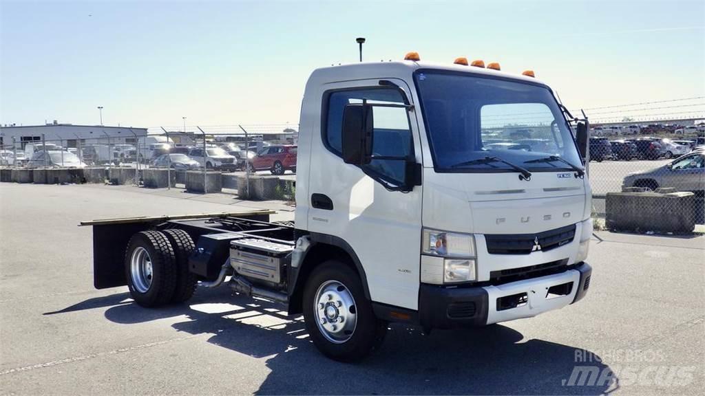 Mitsubishi Fuso FE 새시 운전실 트럭