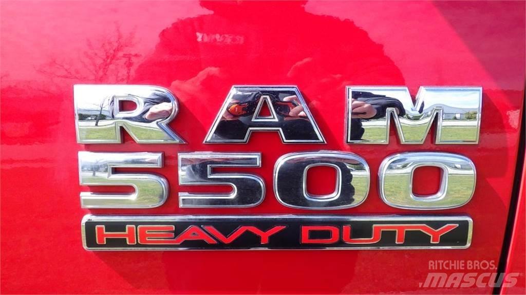 RAM 5500 플랫베드/드롭사이드 트럭
