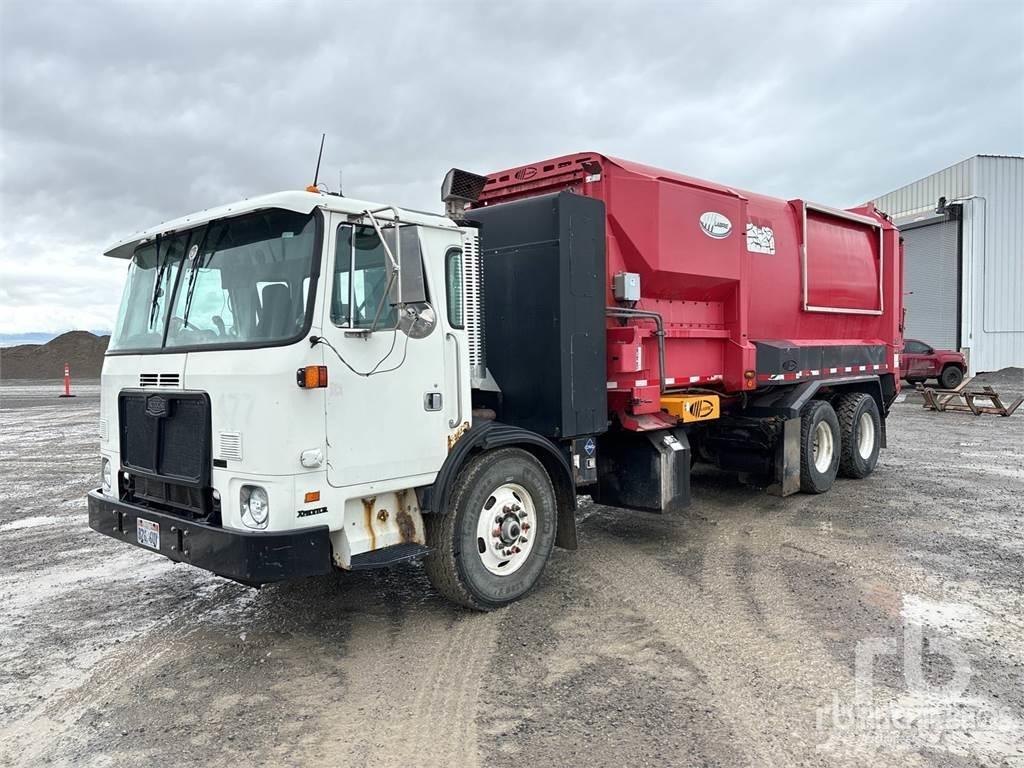 Autocar ACX64 폐기물 수거 트럭