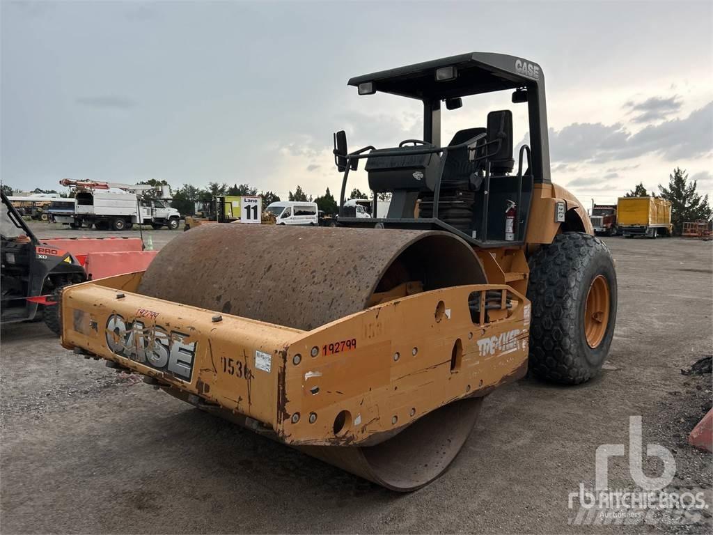 CASE SV212 토양 다짐기