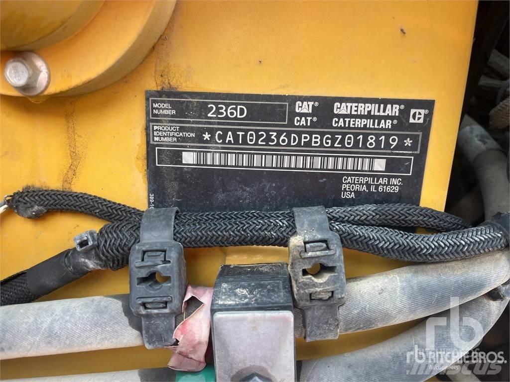 CAT 236D  스키드로더