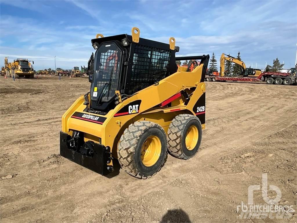 CAT 242B3  스키드로더