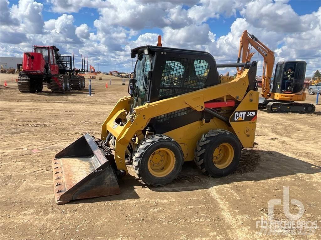 CAT 242D  스키드로더