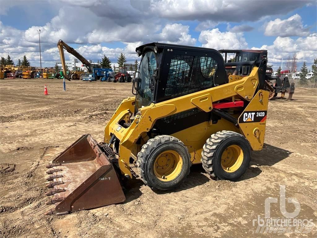 CAT 242D  스키드로더