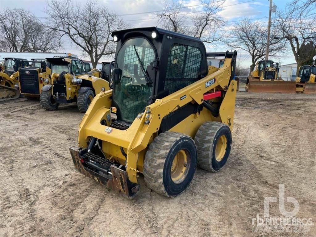CAT 242D3  스키드로더
