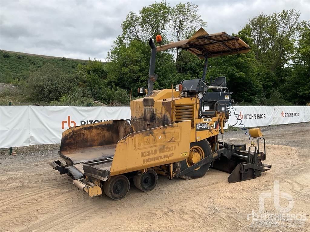 CAT AP300D 아스팔트 포장장비