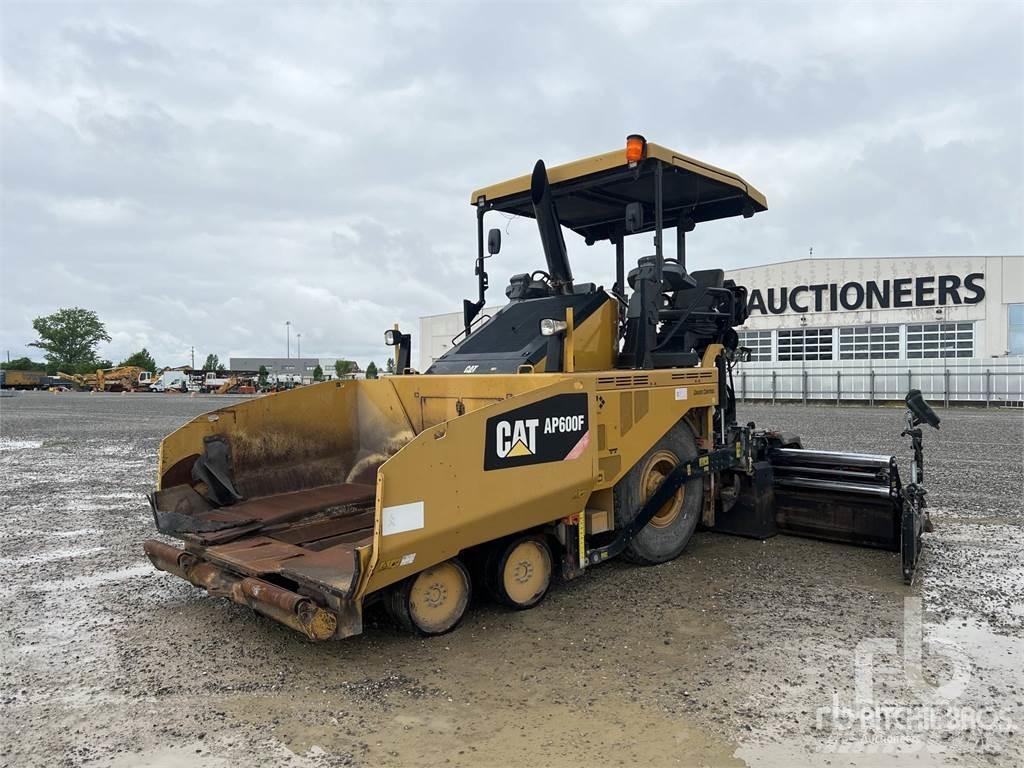 CAT AP600F 아스팔트 포장장비
