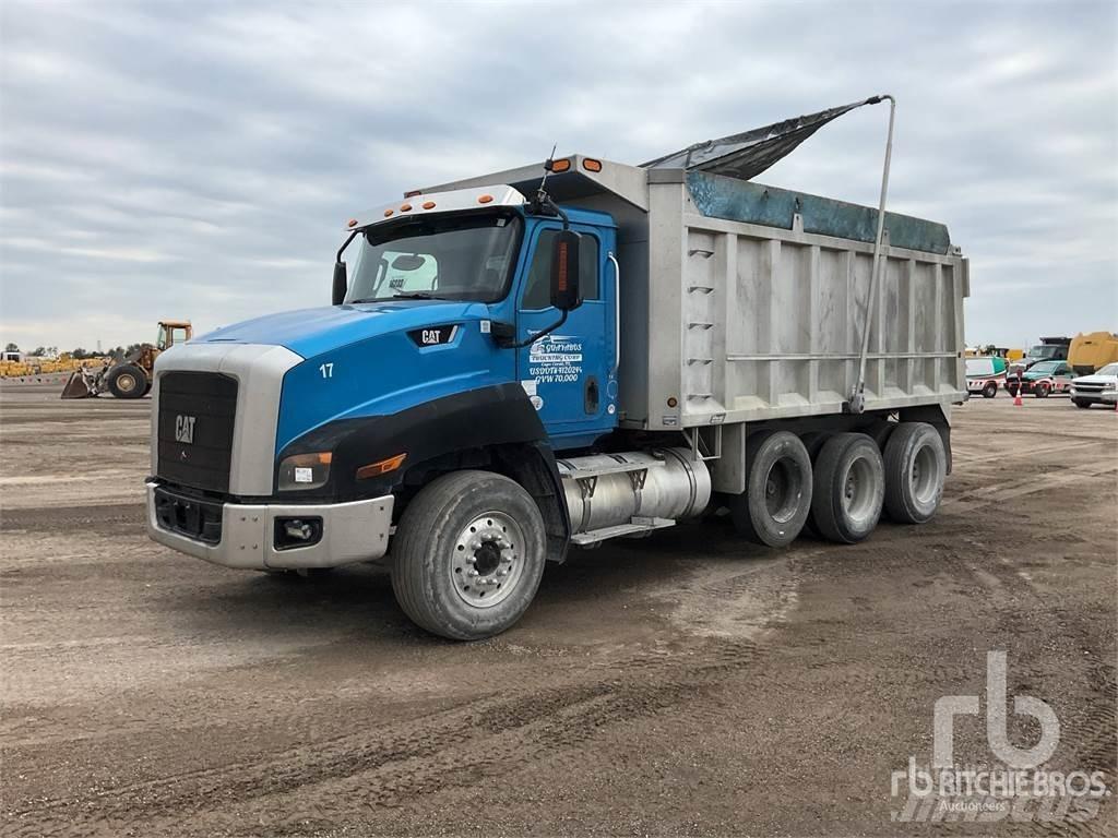 CAT CT660S 덤프 트럭