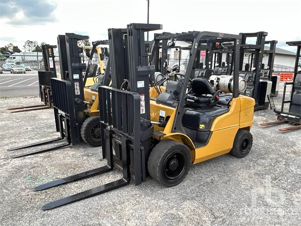 CAT GP30N 디젤 지게차