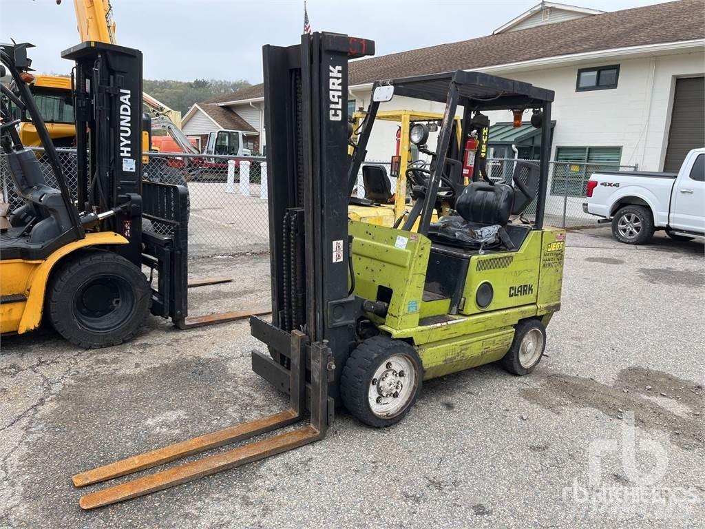 Clark GCX30E 디젤 지게차