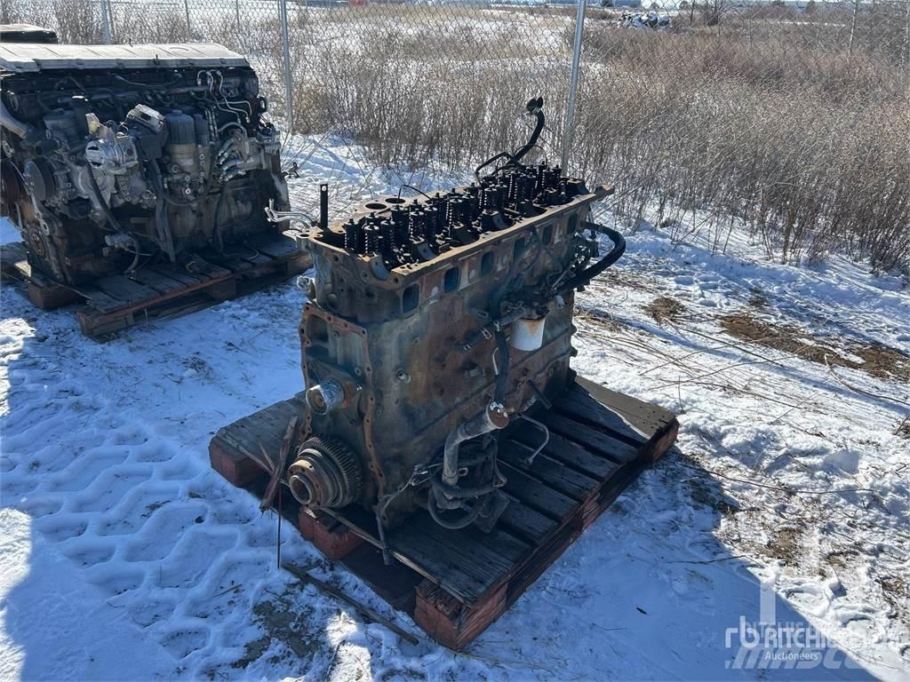 Detroit DD15 엔진