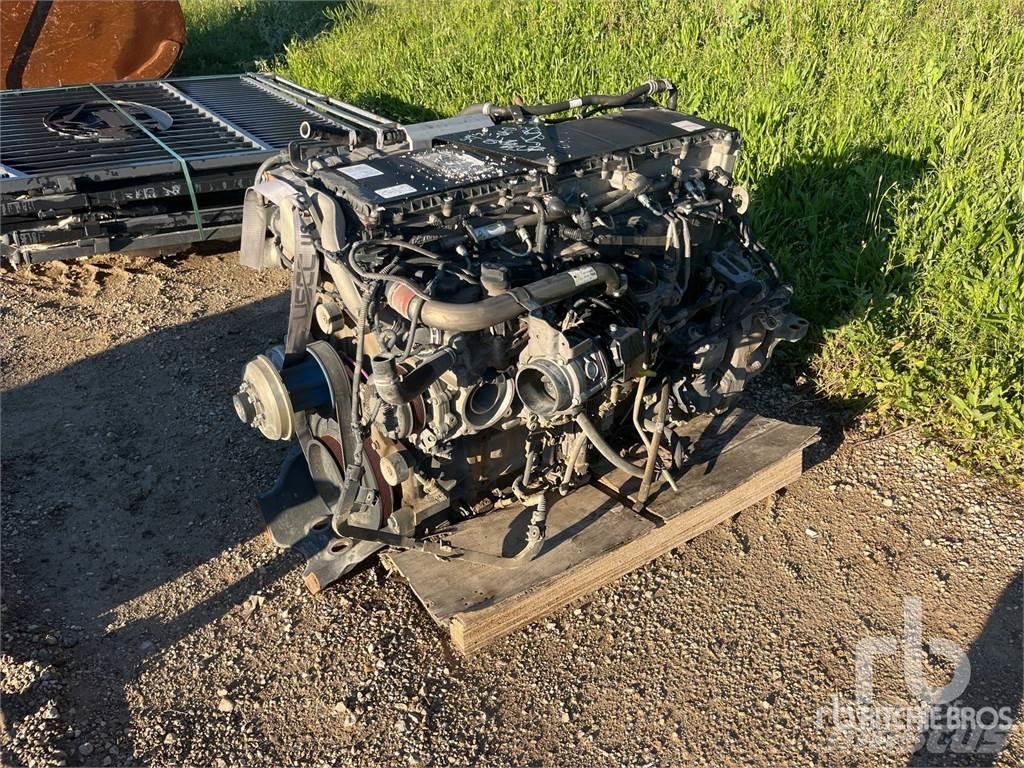 Detroit DD15 엔진