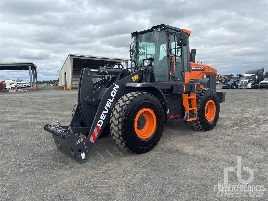 Develon DL220-7  휠로우더