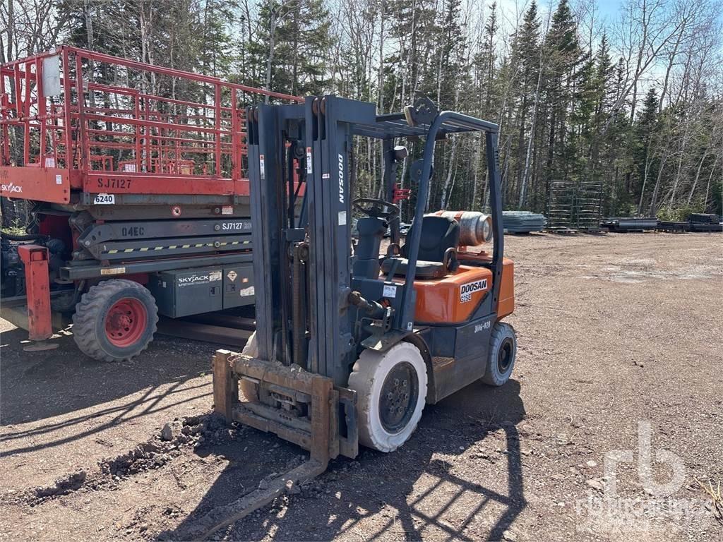 Doosan G25E-3 디젤 지게차