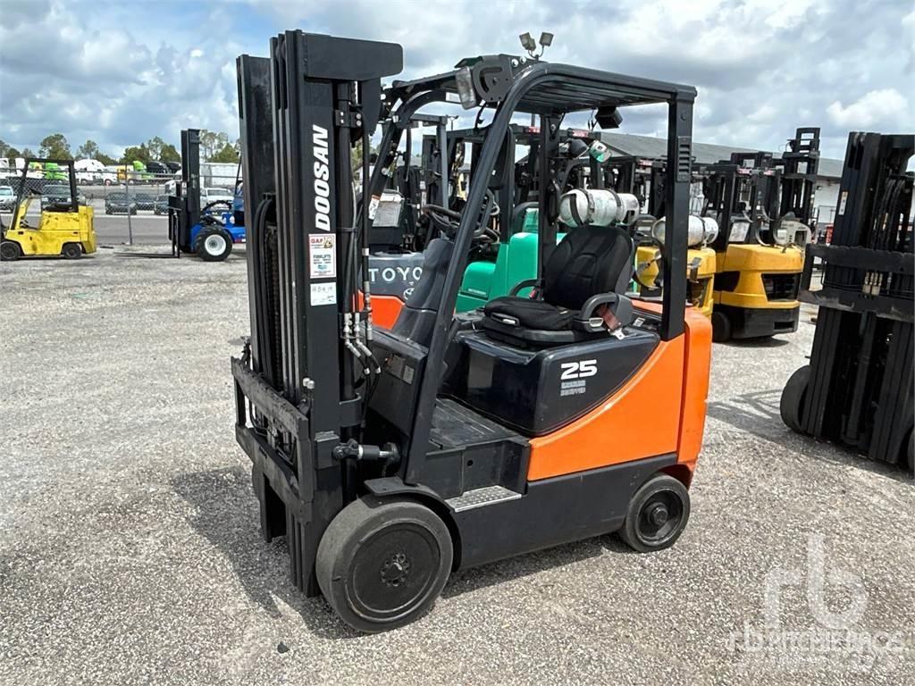 Doosan GC25E-3 디젤 지게차