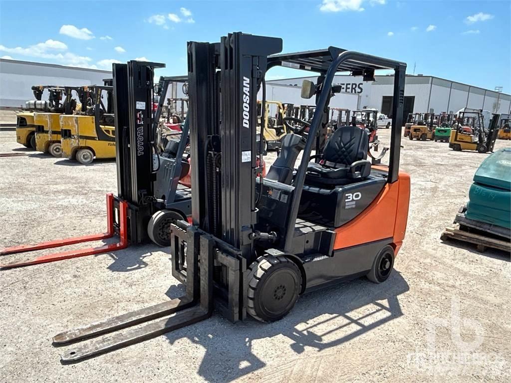 Doosan GC30E-5 디젤 지게차