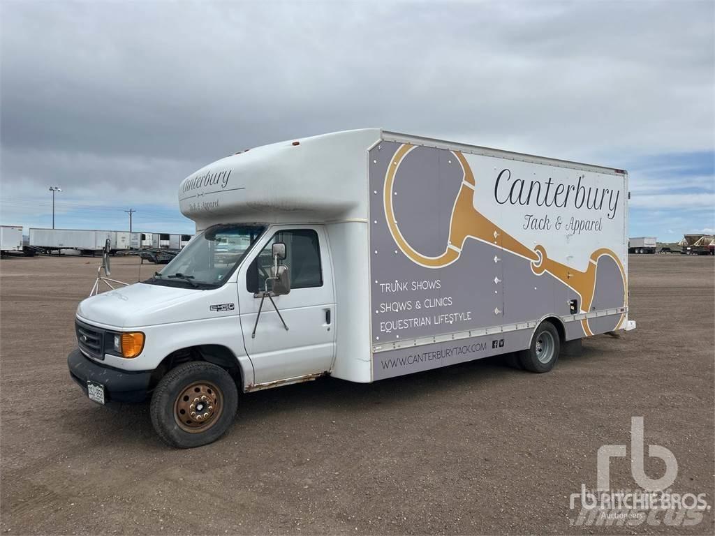 Ford E450 패널 화물차