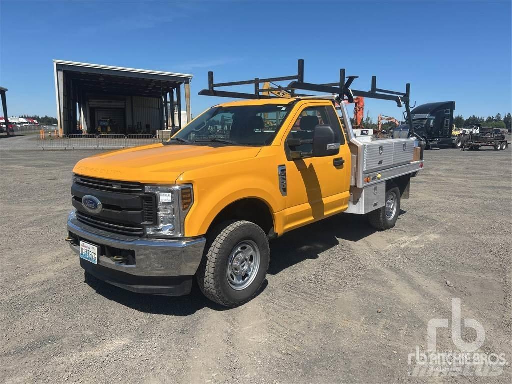 Ford F-250 플랫베드/드롭사이드 트럭
