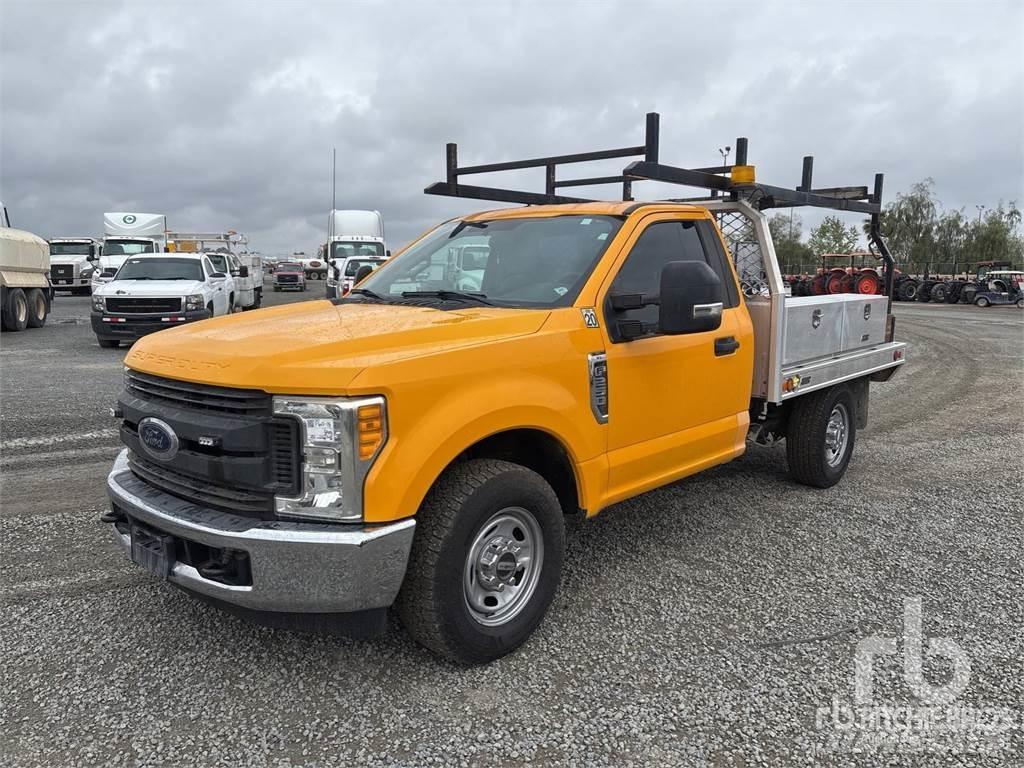 Ford F-250 플랫베드/드롭사이드 트럭