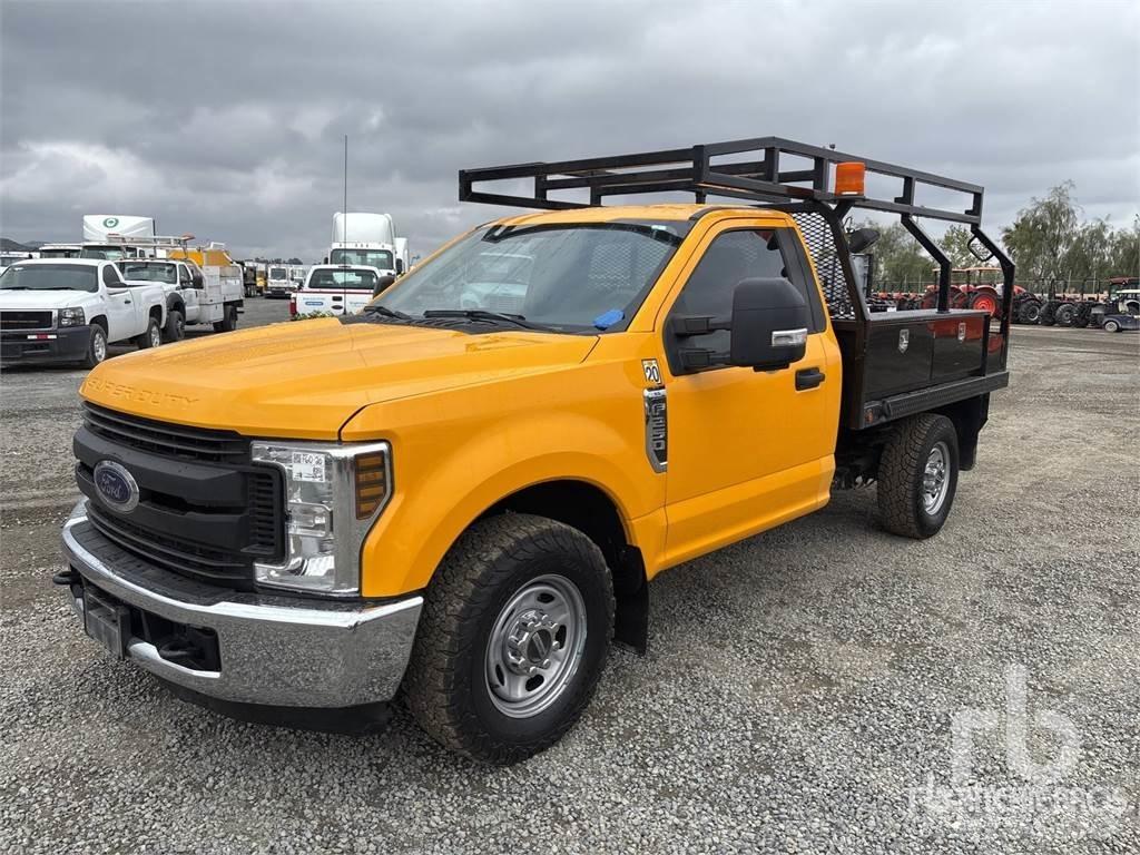 Ford F-250 플랫베드/드롭사이드 트럭