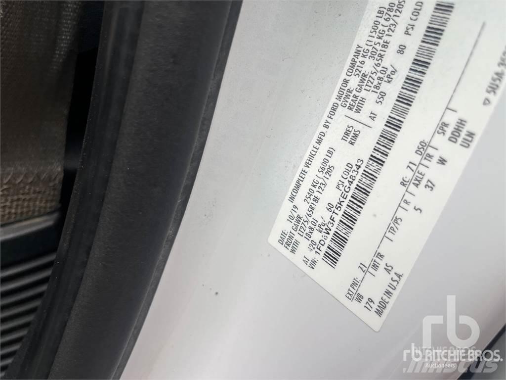 Ford F-350 플랫베드/드롭사이드 트럭