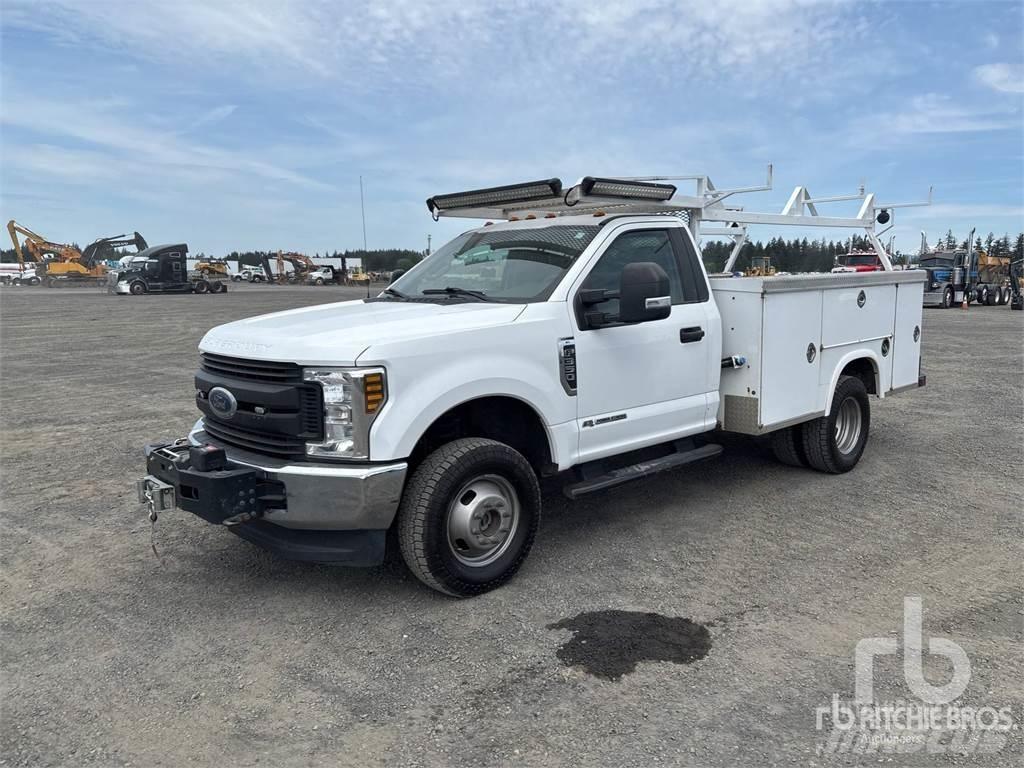 Ford F-350 새시 운전실 트럭