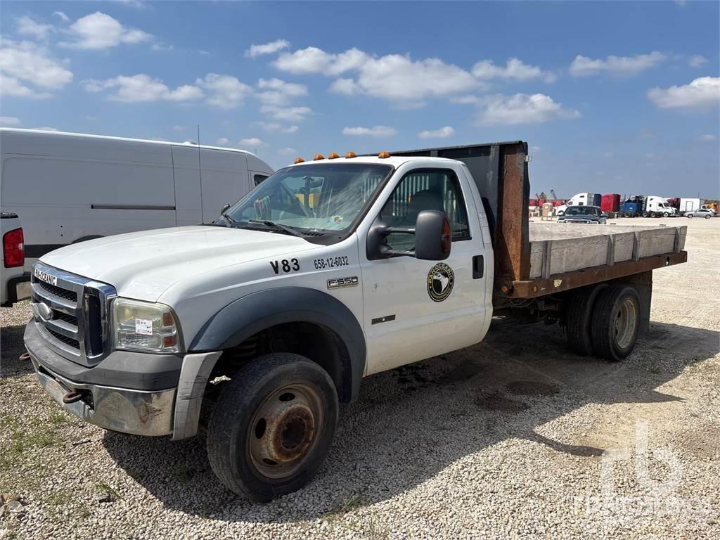 Ford F-550 플랫베드/드롭사이드 트럭