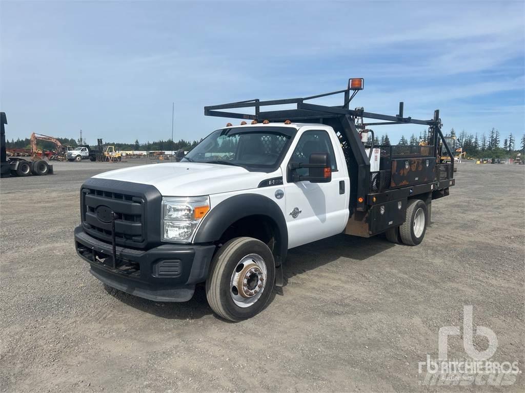Ford F-550 플랫베드/드롭사이드 트럭