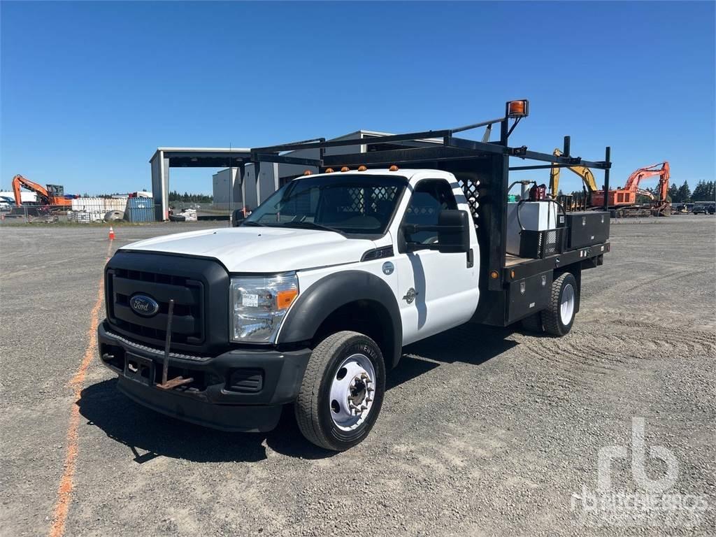 Ford F-550 플랫베드/드롭사이드 트럭