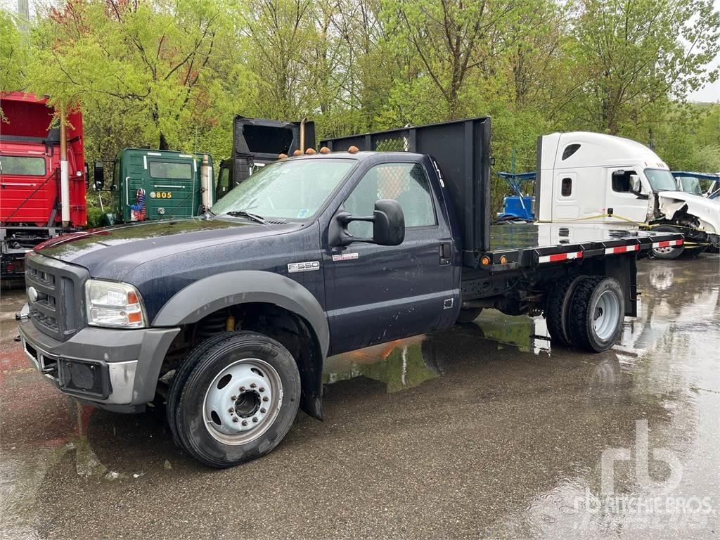 Ford F-550 플랫베드/드롭사이드 트럭