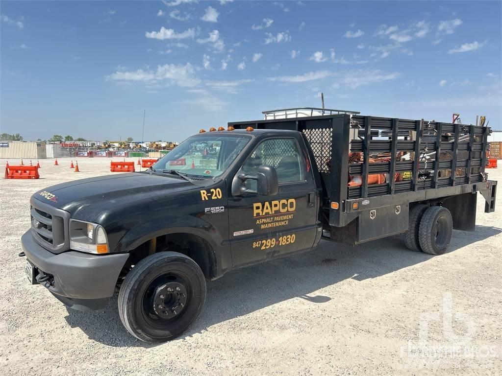 Ford F-550 플랫베드/드롭사이드 트럭