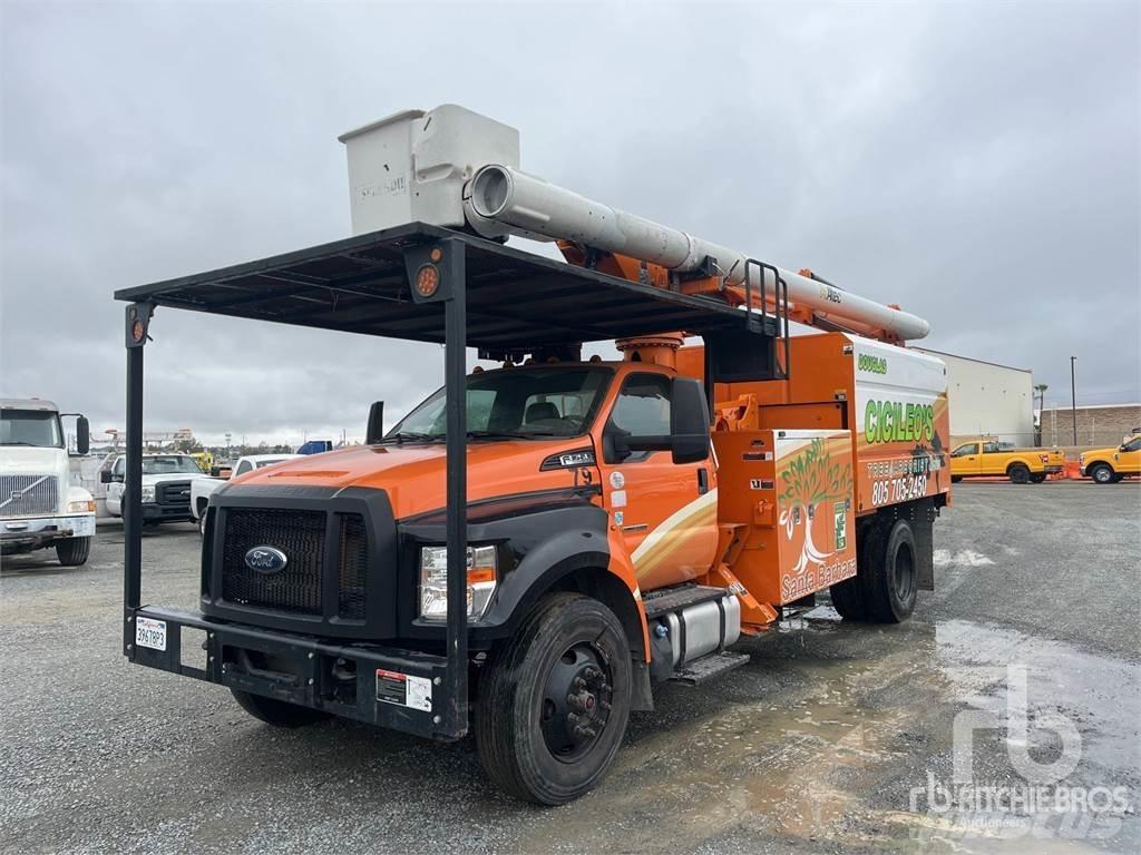 Ford F-750 트레일러 탑재 고소작업대
