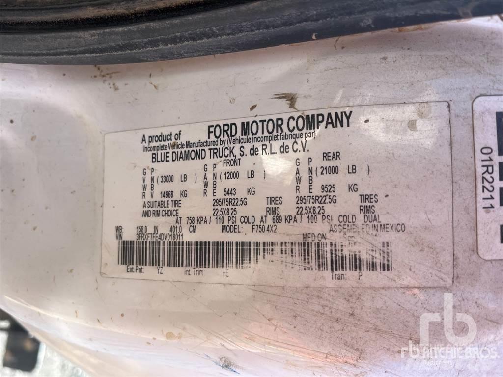 Ford F-750 덤프 트럭